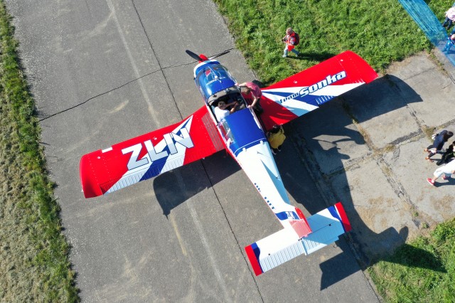 FOTOGRAFIE ZLIN Z 143 LSi GENIUS