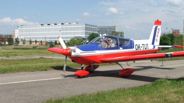 FOTOGRAFIE ZLIN Z 143 LSi GENIUS