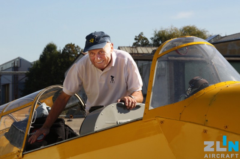 Promovedor de la aviación deportiva checoslovaca visitó nuestra planta.