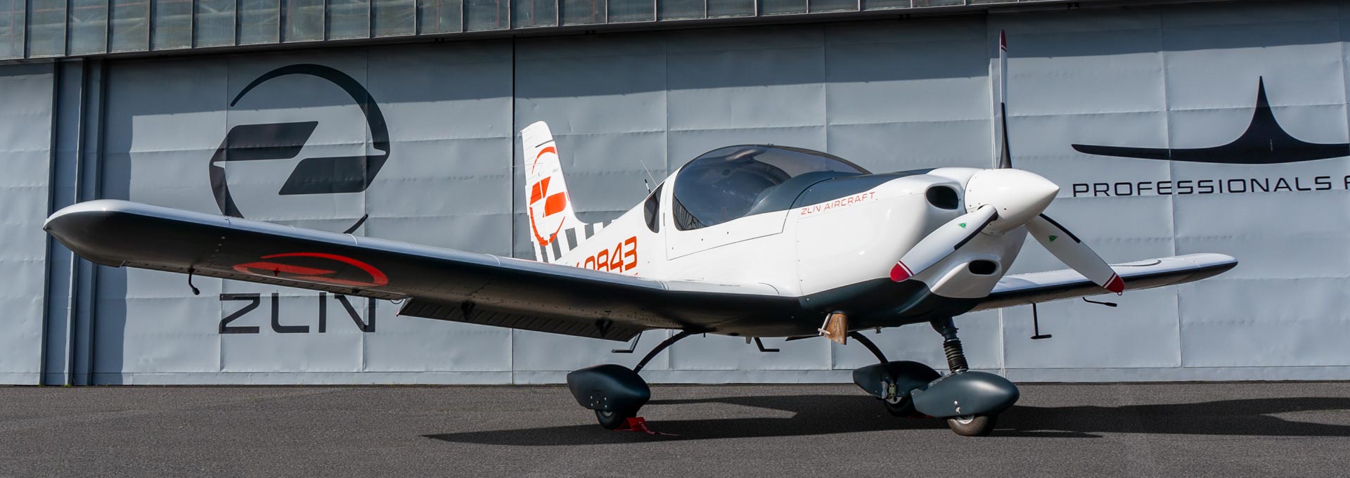 <strong>ZLIN Z 242 L</strong> ZEUS