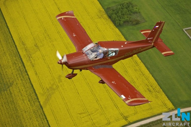 FOTOGRAFIE ZLIN Z 143 LSi GENIUS