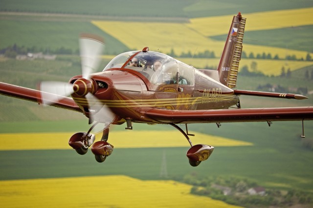 FOTOGRAFIE ZLIN Z 143 LSi GENIUS